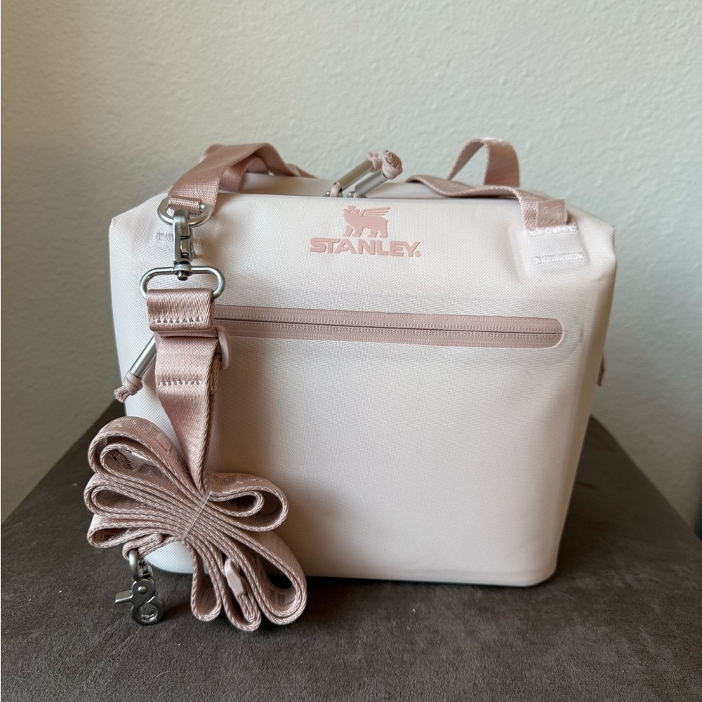 Stanley mini cooler - Picture 2 of 9